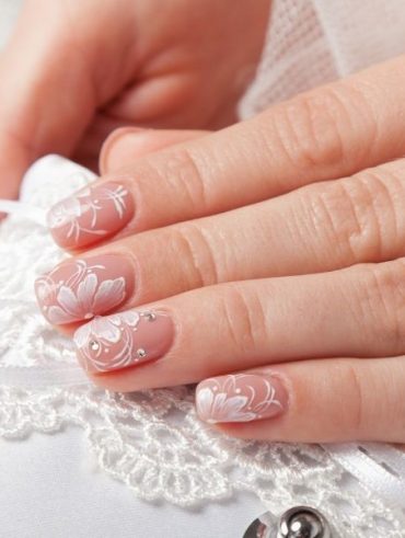Panna młoda z pazurem, czyli jaki manicure na ślub