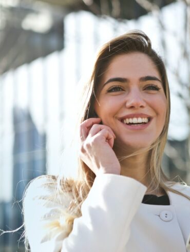kobieta rozmawia przez telefon